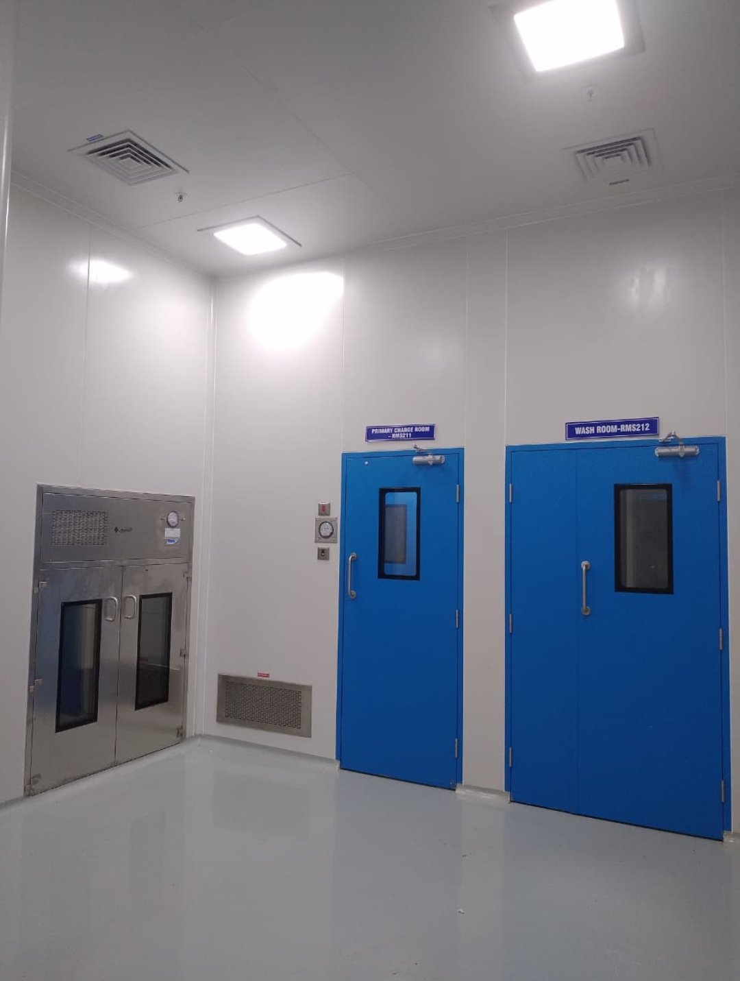 Cleanroom Partition with View Panel